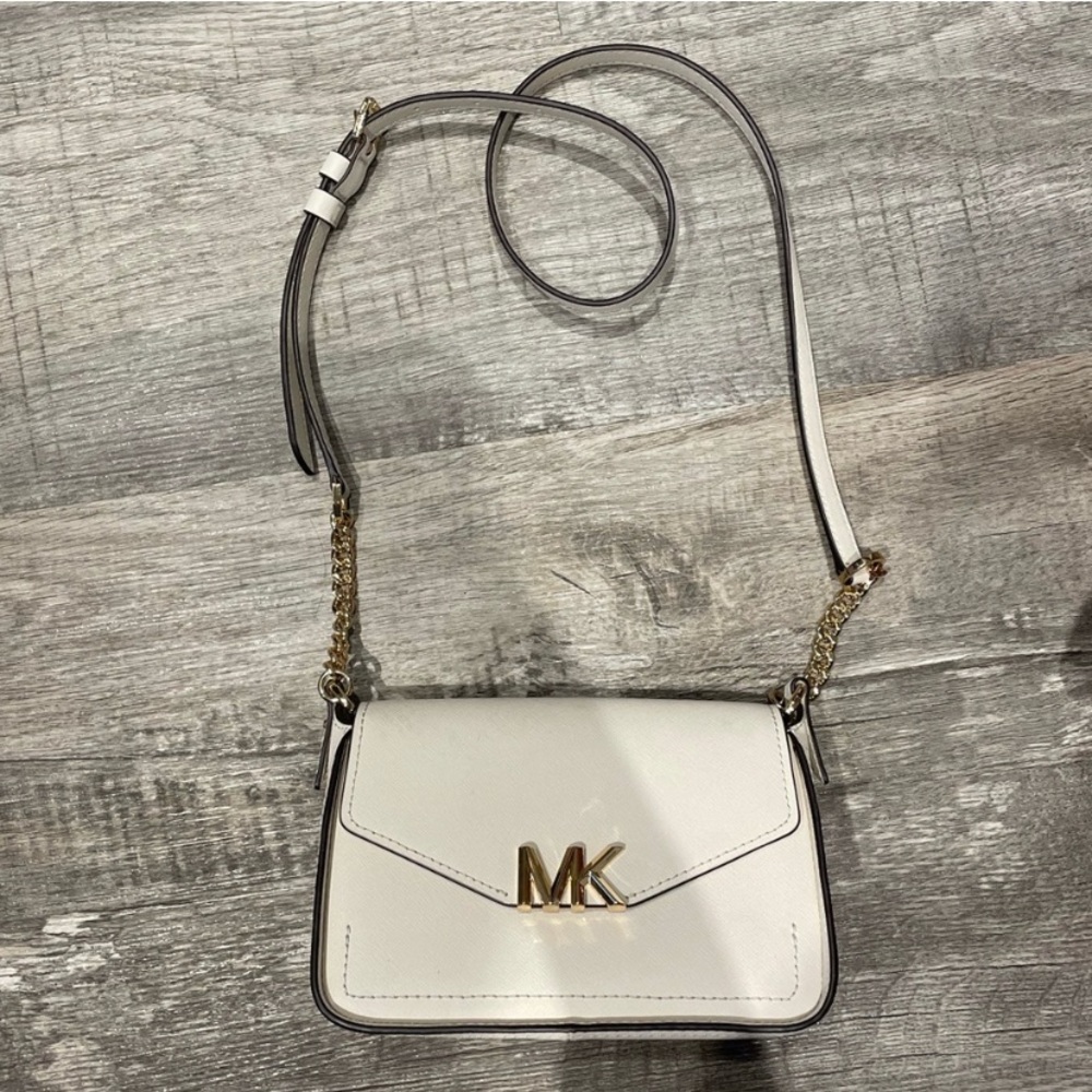 White Michael Kors crossbody purse ✨